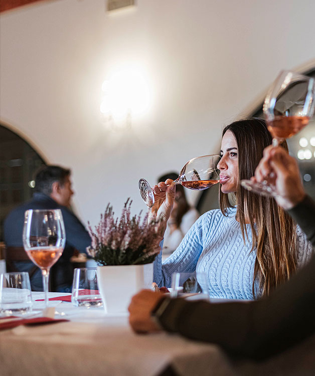 pranzo o cena per gruppi numerosi in visita cantina lago di Garda